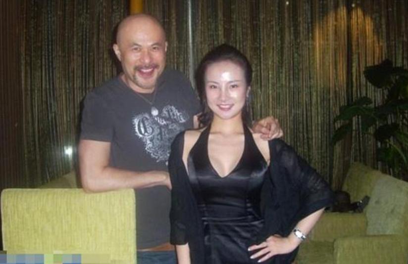 干露露为什么突然凉了?曾与大咖关系亲近,如今发文:孤枕难眠