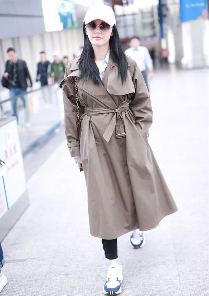 短风衣怎么穿出高级感,超长风衣穿搭技巧