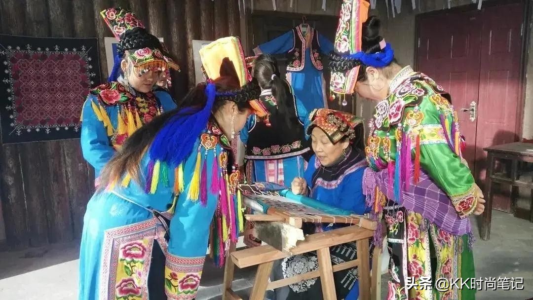 藏族64岁大妈杨华珍，一根绣花针，800万签约奢侈品牌爱马仕