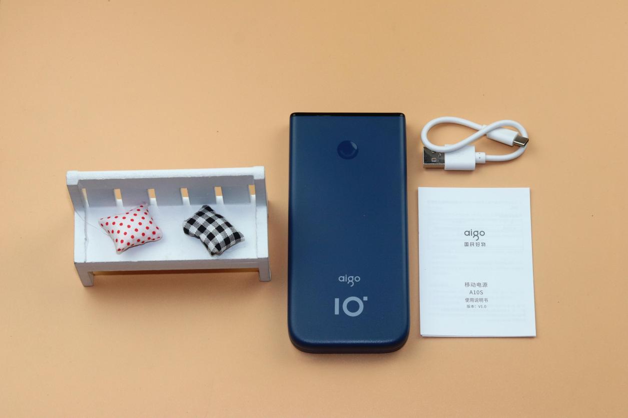 aigo突破移动充电宝,aigo充电宝怎么样才是充满电
