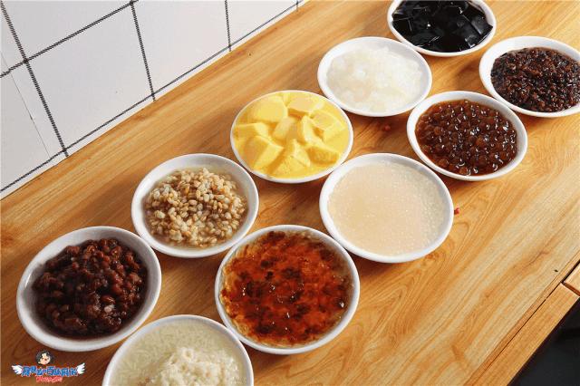 1杯奶茶10种底料25块钱抱着喝！立刻给我上车！（喊破喉咙）