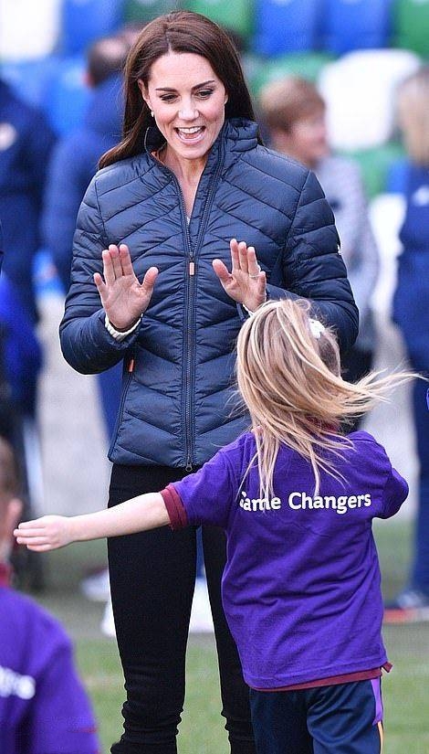 凯特穿休闲装图片,凯特穿休闲衣服露面