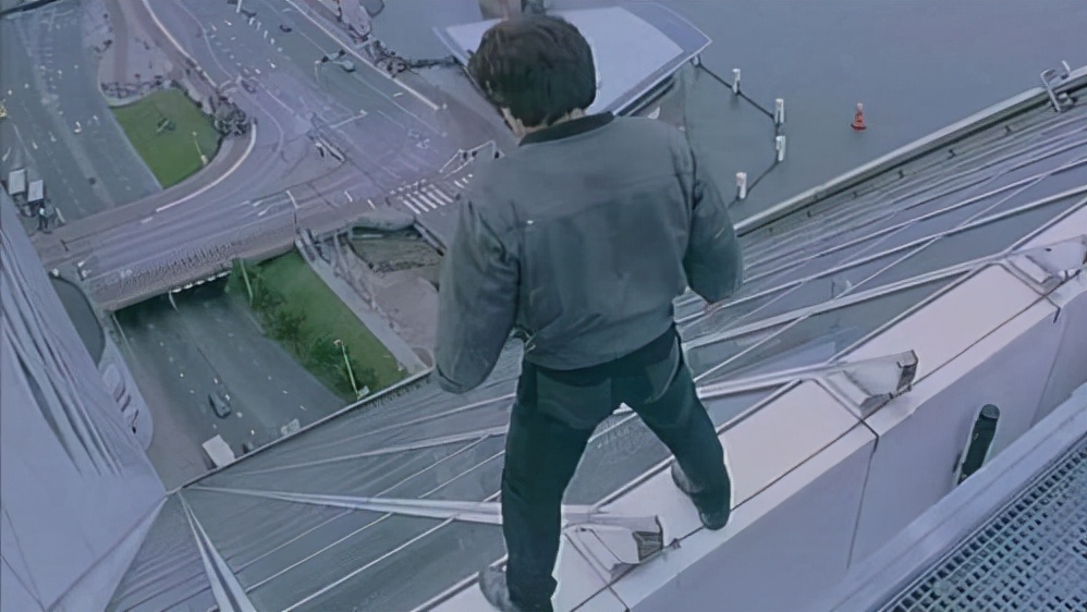 15部影视剧“名场面”，乌鸦掀桌，朱茵眨眼，她让人等了28年