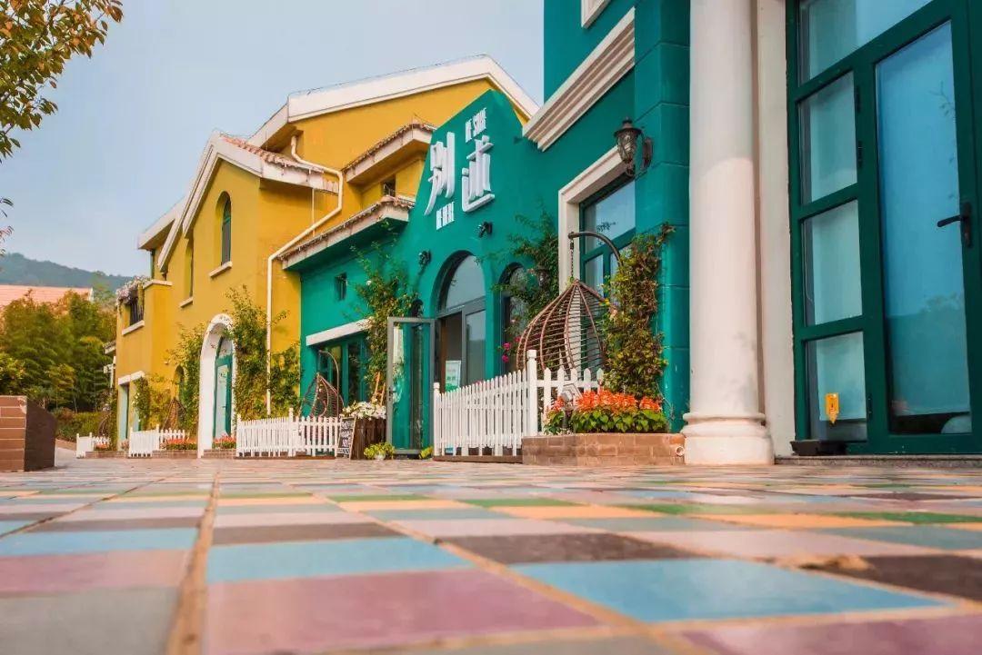 槽糕，是心动的感觉！这个神秘花谷正在悄然绽放！走，去拍照～