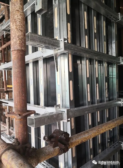 北京国风尚城项目，模板加固这样施工