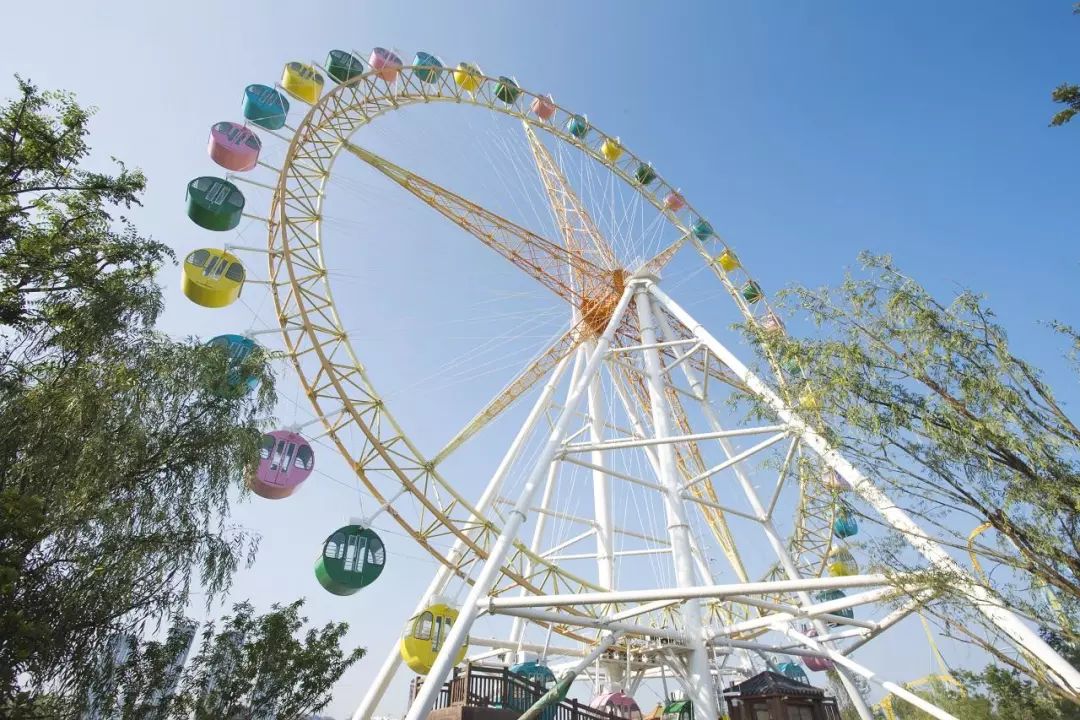 绵阳带孩子旅游攻略,狂欢小镇绵阳水上乐园夜场