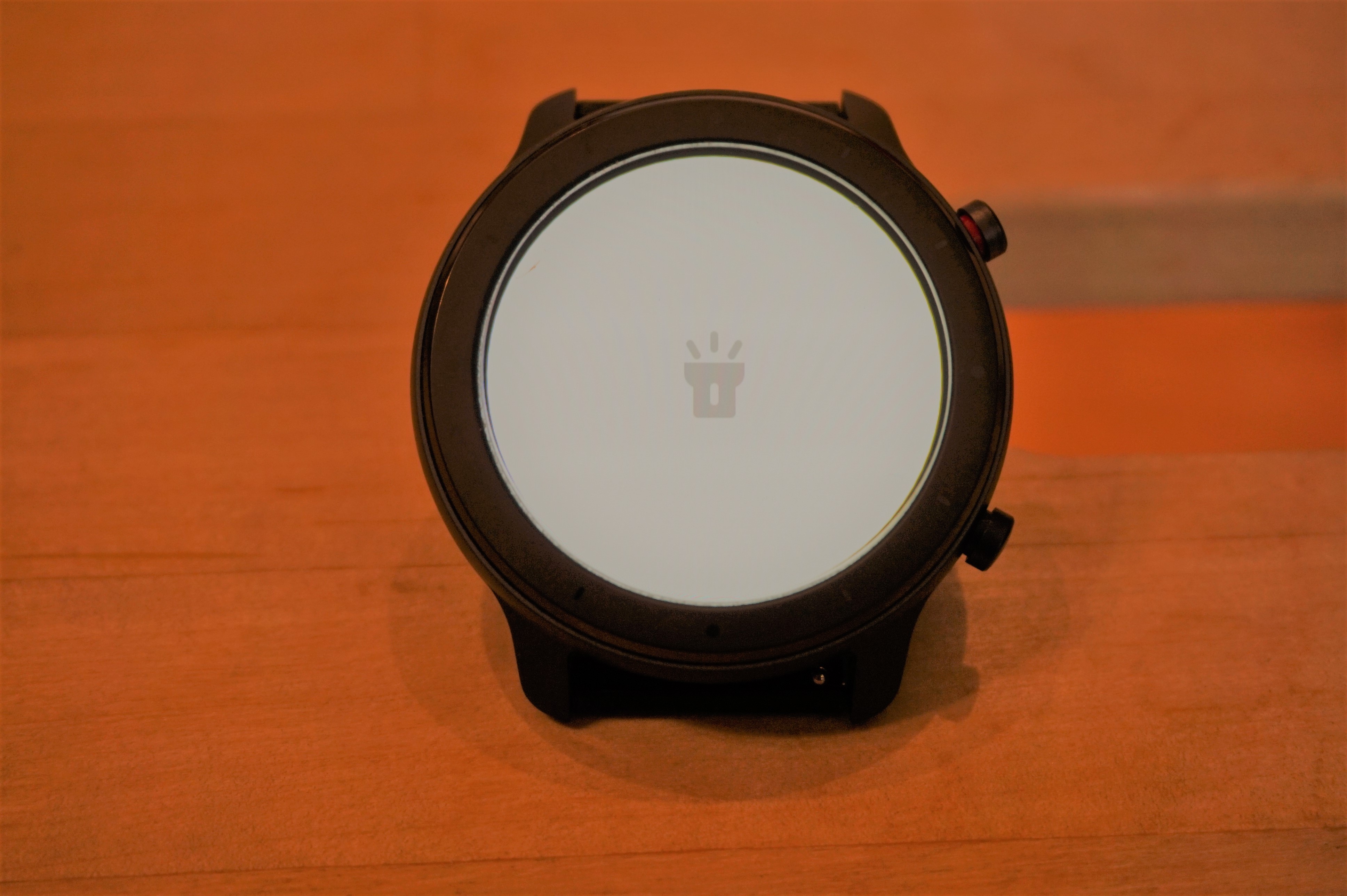 applewatch能和哪款手表相媲美,有了智能手表还要买智能手环