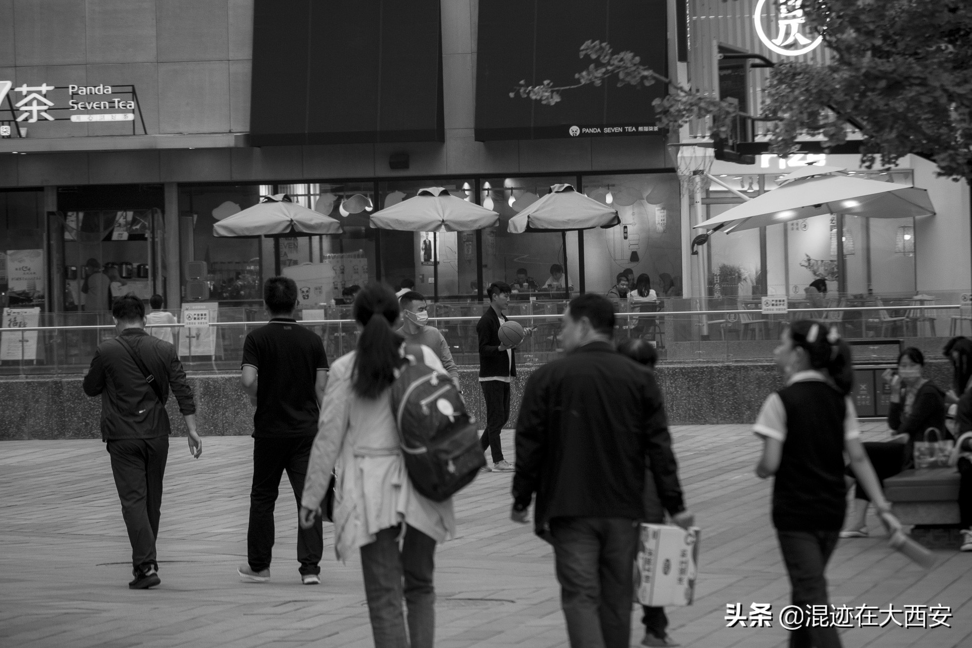 西安中贸广场夜景图,西安中贸广场攻略