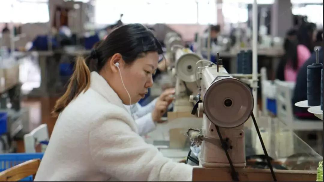 这一群制假发工厂,竟养活了30万当地人!