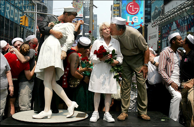 老照片里的旧时光在变幻的生命里,一张老照片展示着时代的变迁