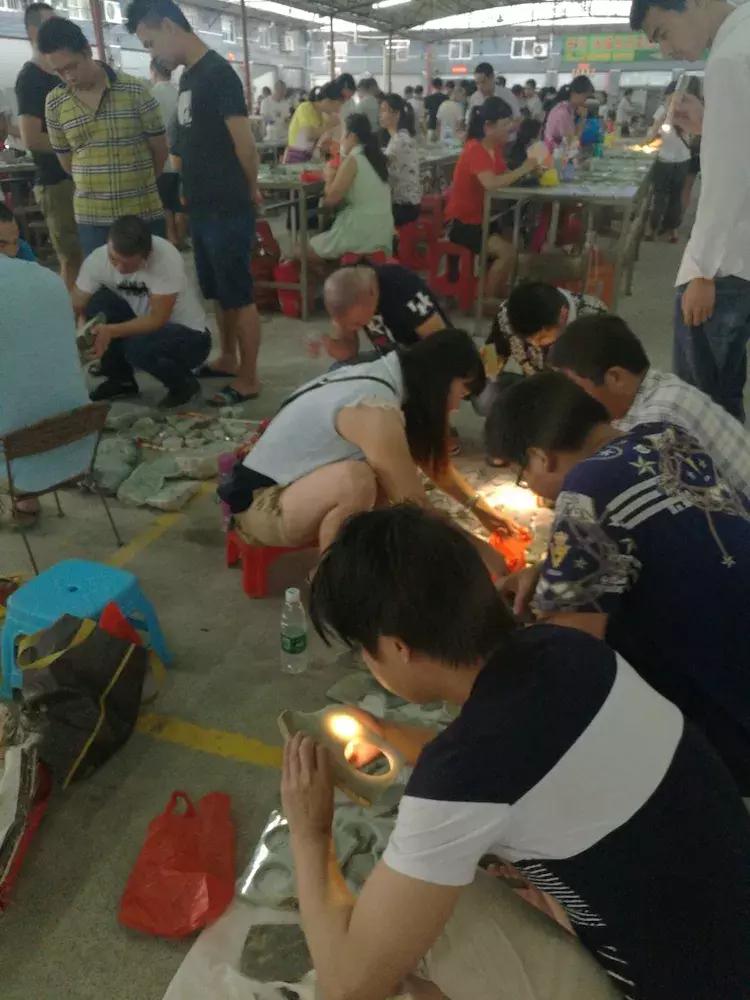四会最大的翡翠批发市场,四会天光墟翡翠市场是真玉吗