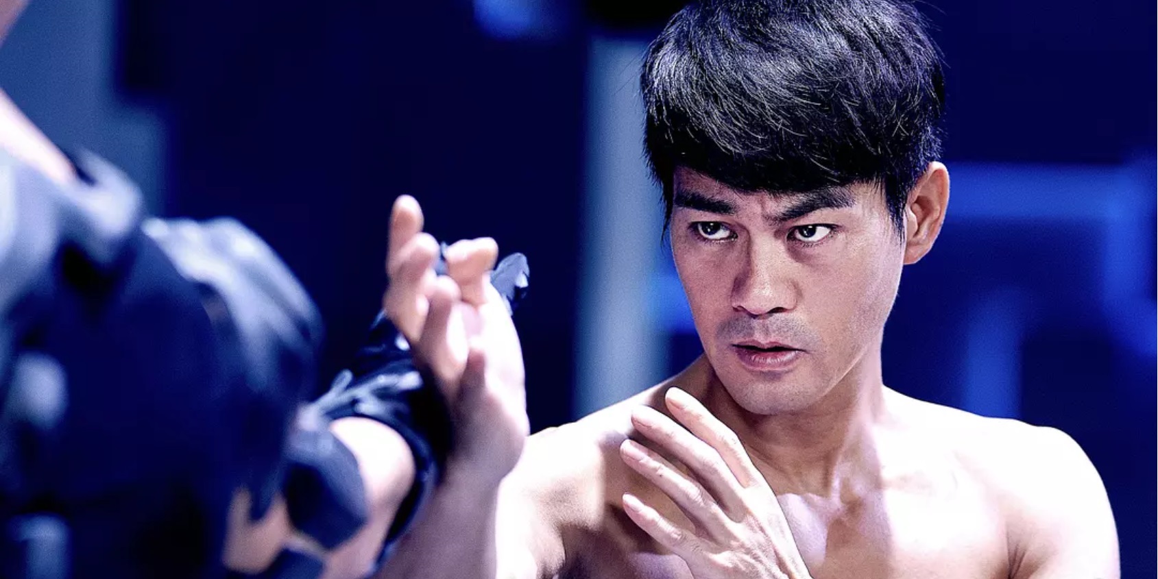 陈国坤谈出演李小龙周星驰的告诫,陈国坤还原李小龙寸拳