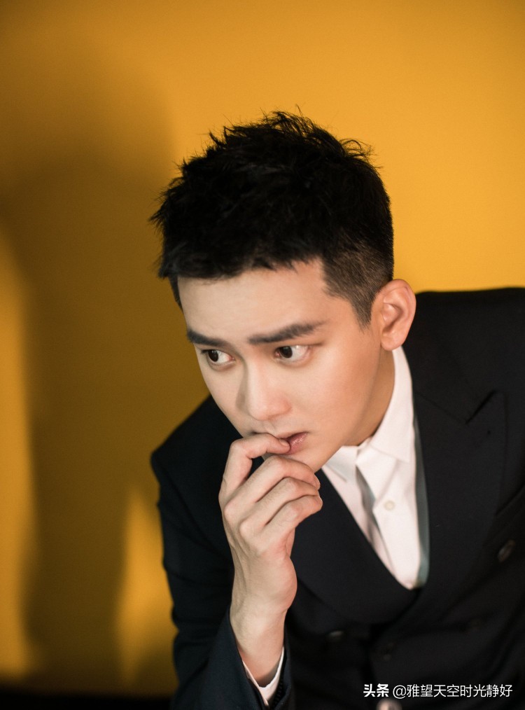 痞帅风男明星壁纸黑色,黑色西装壁纸