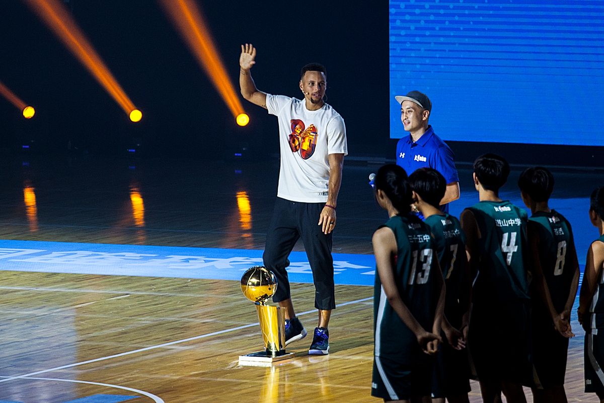 打篮球如何练好基础运球,打篮球怎么练过人才更加厉害