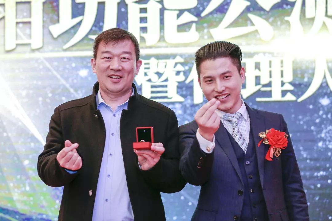 电商江湖打破沉寂：“新物种”爱拍拍隆重发布“竞拍”功能