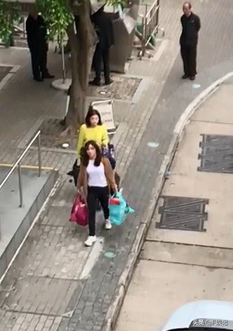 钟镇涛给妻子庆生,钟镇涛婚姻视频