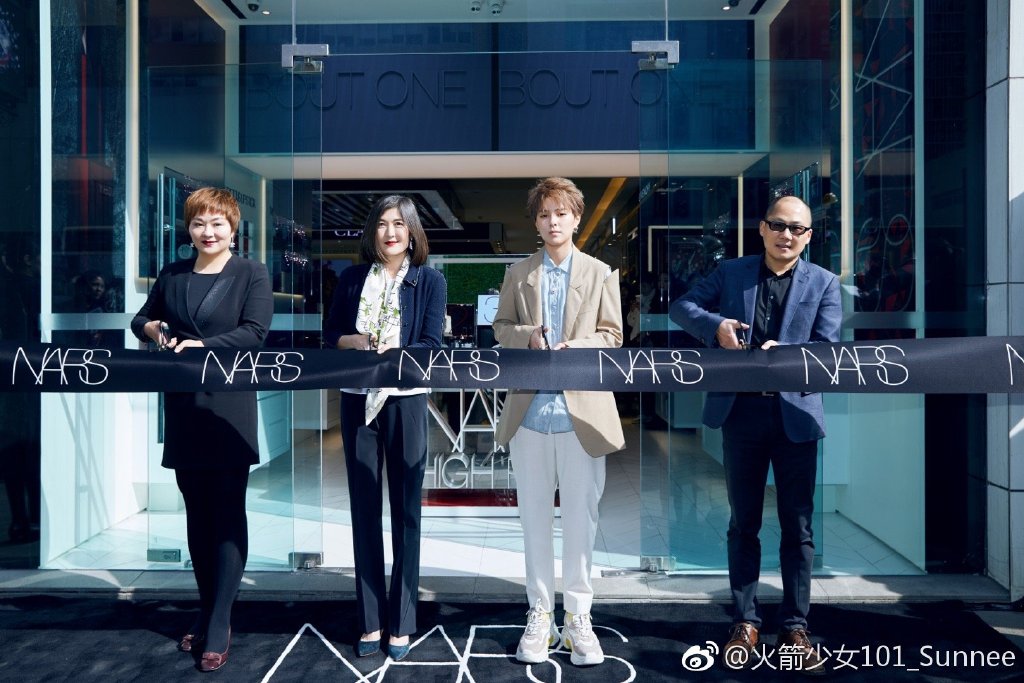 sunnee杨芸晴火箭少女毕业会唱歌,sunnee杨芸晴穿粉色制服