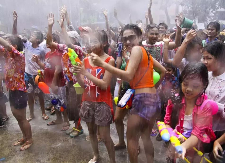 泰国泼水节天团,泰国超燃泼水节