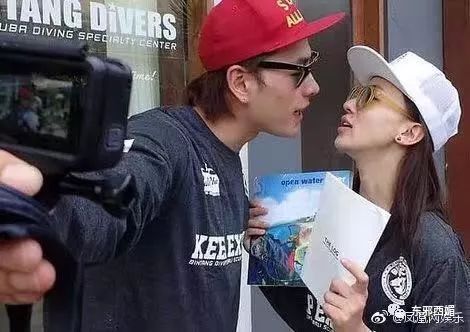 别人是找女友，他是找妈！