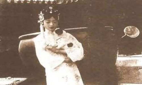 末代皇帝溥仪婉容吵架片段,离开溥仪的婉容最后怎么了