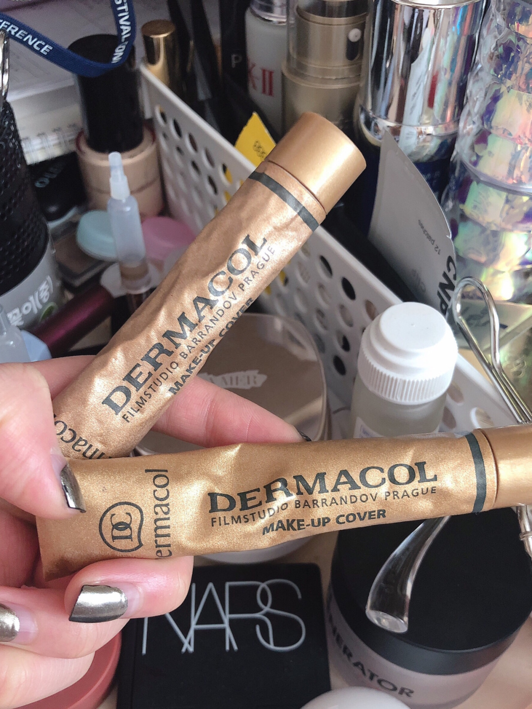 黛玛蔻遮瑕膏遮盖斑点无美颜滤镜,黛玛蔻遮瑕霜可以遮纹身嘛