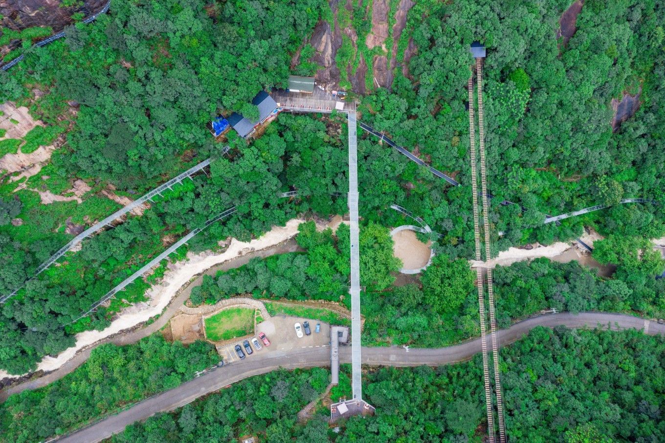 桐庐山湾湾漂流门票多少,桐庐山湾湾漂流景区在什么地方