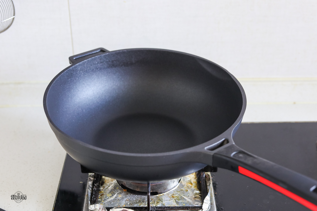 不粘锅正确使用方法,不粘锅第一次使用的正确方法