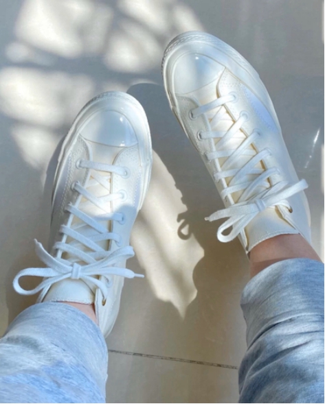 春季一双帆布鞋减龄随性,什么样的帆布鞋百搭又好看