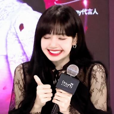 中国美食征服的韩国爱豆，Lisa钟爱油条、汤圆，还有人爱泡椒凤爪