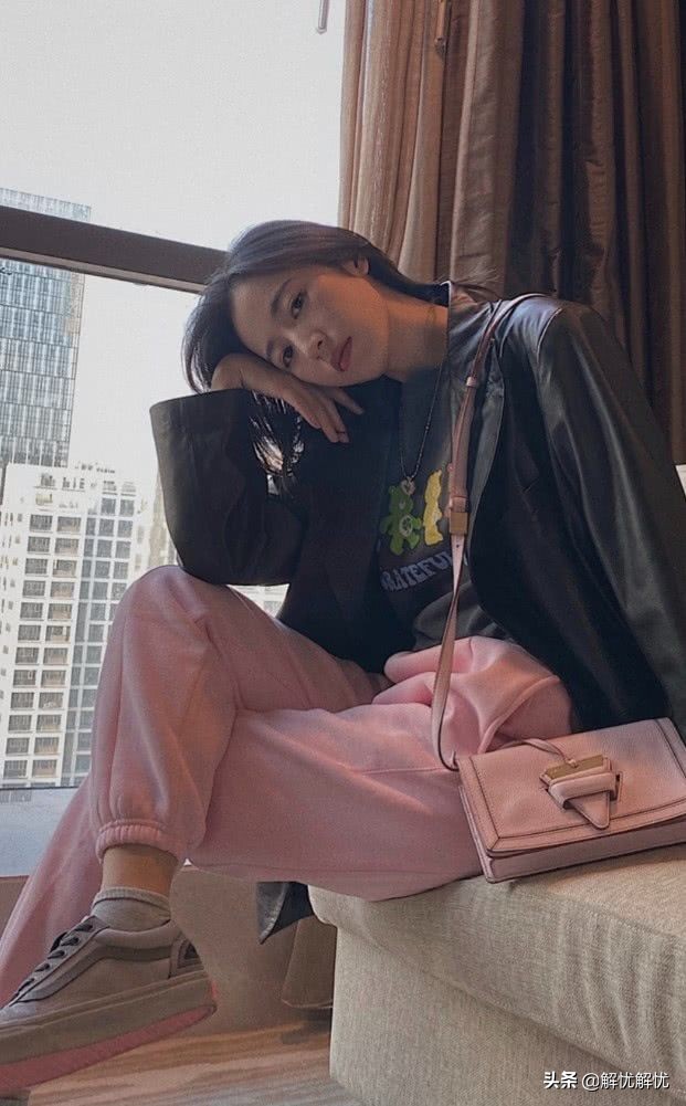 周雨彤同款aj上身图,周雨彤aj4