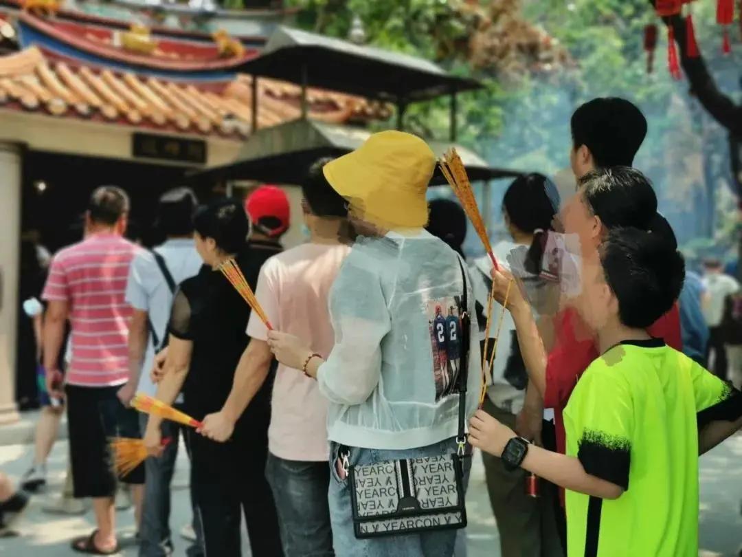 香港富商都是去内地看病吗,香港大佬开奔驰去医院