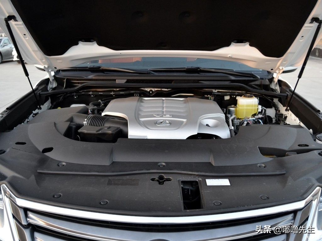 军绿色雷克萨斯lx570最顶配,雷克萨斯lx570坦克掉头沙漠