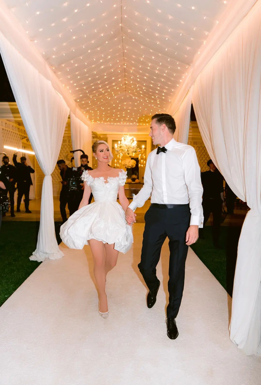 从希尔顿大小姐到舒淇，最美的婚纱从不只有一种模样