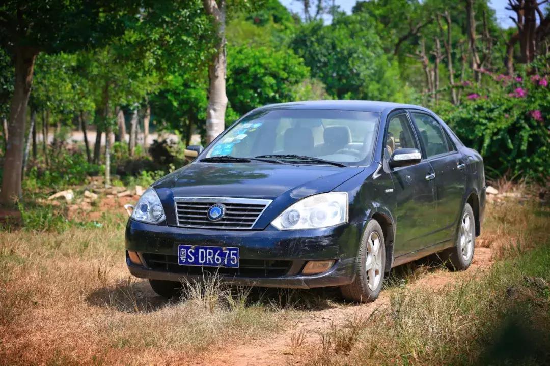 绕地球两圈半,绕地球跑三圈