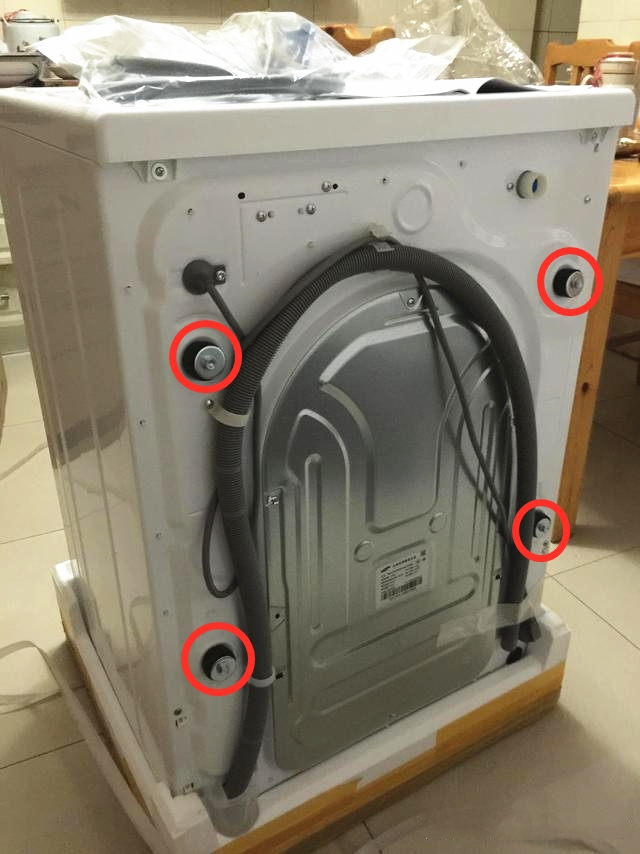 洗衣机工作时摇晃很大是什么原因,小天鹅洗衣机震动移位是什么原因