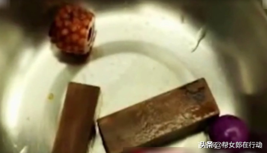 惊!8岁女孩*体下**散发恶臭,妈妈知道“秘密”后崩溃了