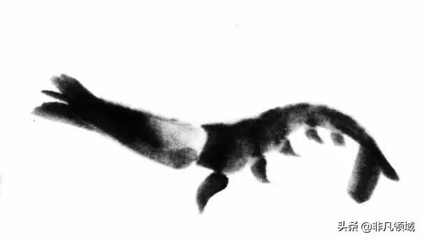 齐白石画虾时的动作语言神态,中国近代四大画家齐白石画虾
