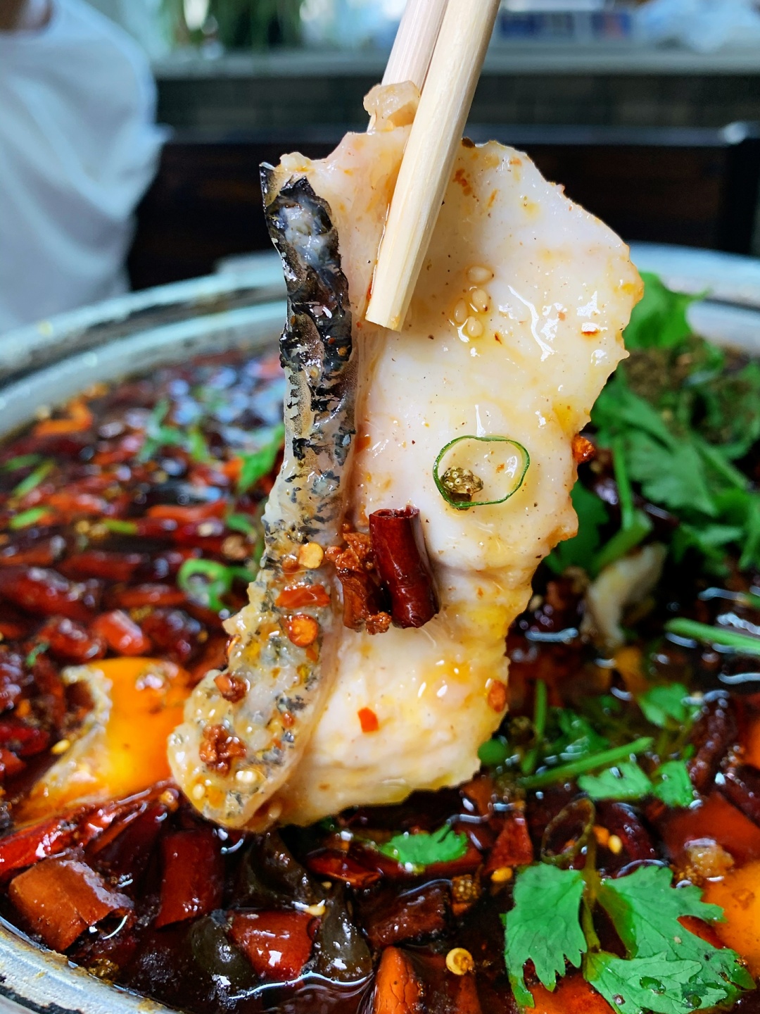 10张桌子的烤鱼店铺需要几个员工,长春市十张桌火锅