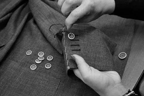 那不勒斯西服怎么才算合适,那不勒斯西装怎么定制