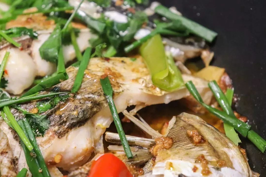 铜盘焗鸡的正宗做法,特色铜盘焗鸡