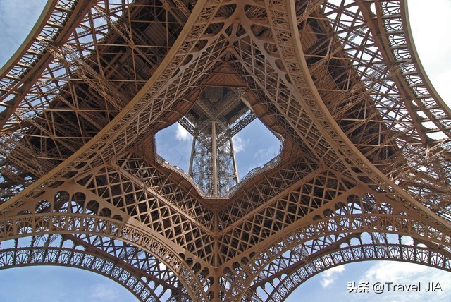 参观埃菲尔铁塔收获 (参观埃菲尔铁塔英语作文)