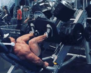 运动膝盖疼,可能是你股四头肌不够发达。几个动作改善股四头肌