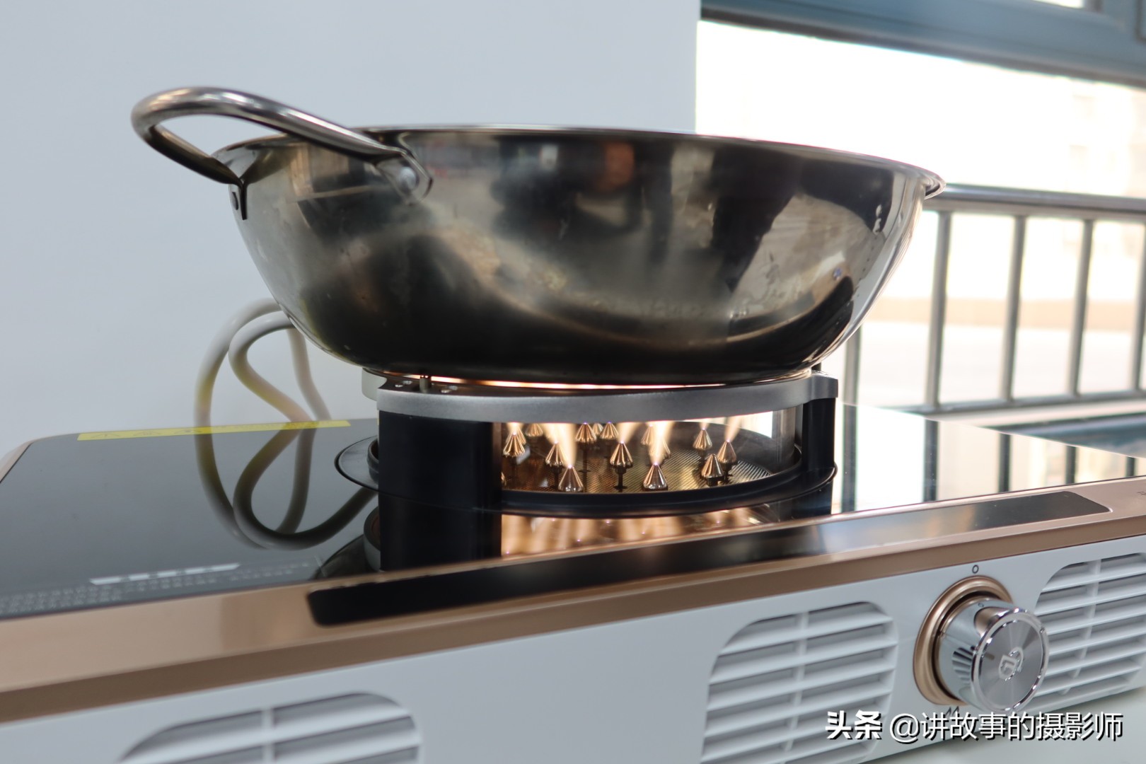 电炉明火炒菜，*裤内**点亮灯泡，魔术还是高科技？