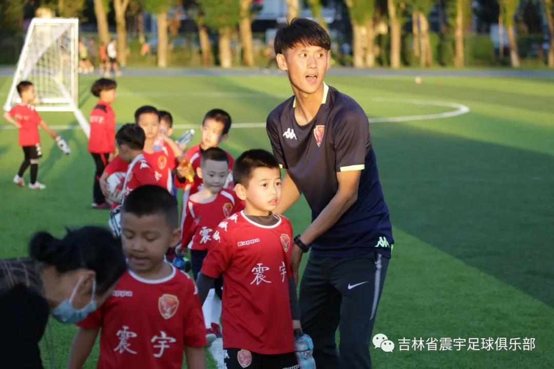 震宇篮球训练营,震宇足球