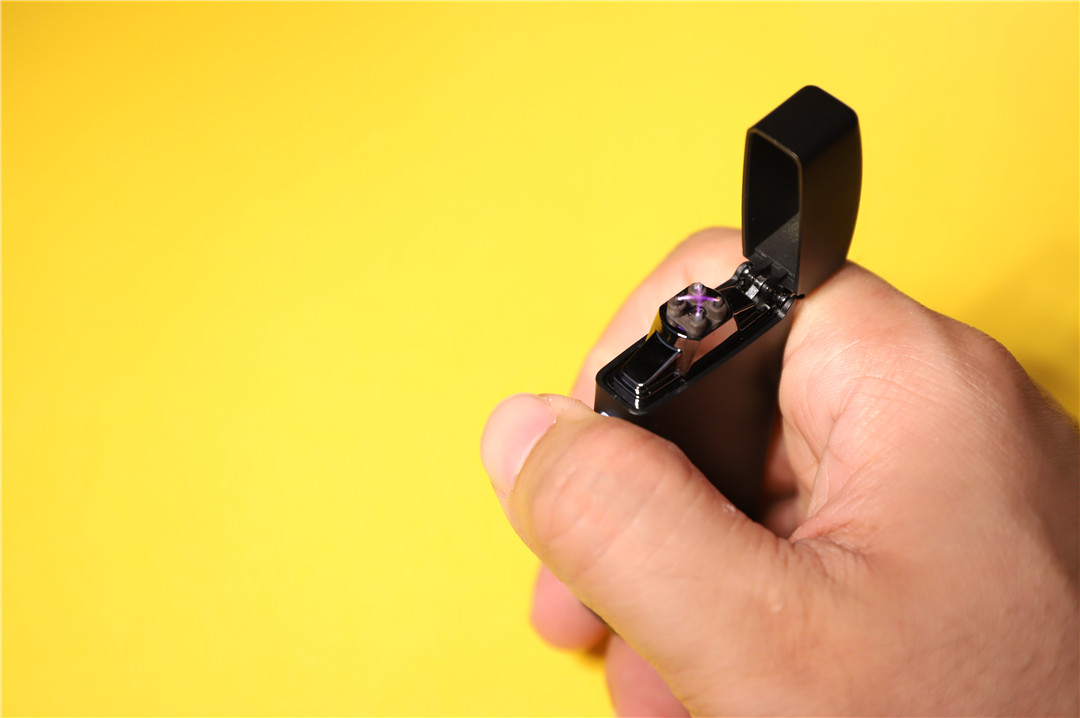 小米有品悬浮感应打火机,小米有品极蜂手电筒能当充电宝吗