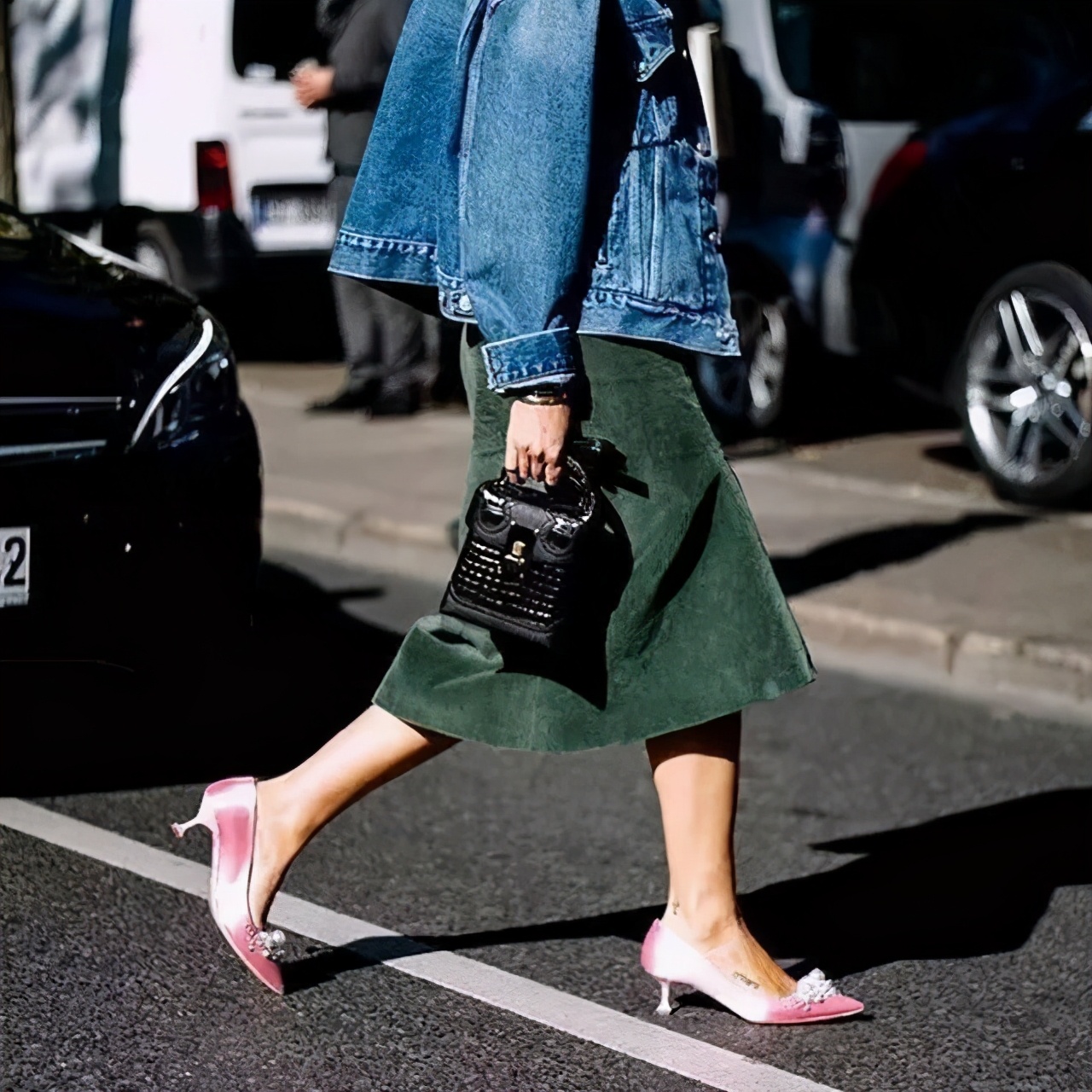 想要一双适合自己的高跟鞋？看看细高跟、小猫跟和坡跟鞋选择技巧