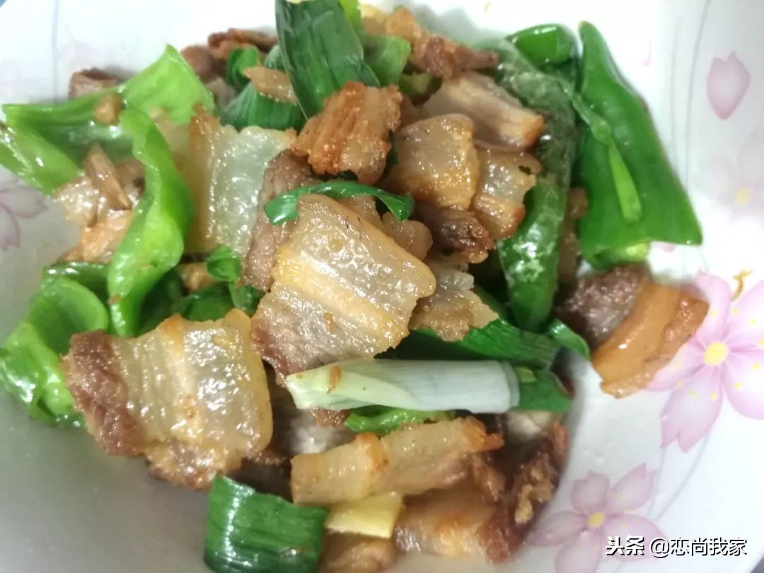 腊肉炒青椒的做法腊肉用不用煮熟,青椒和猪肉简直就是绝配