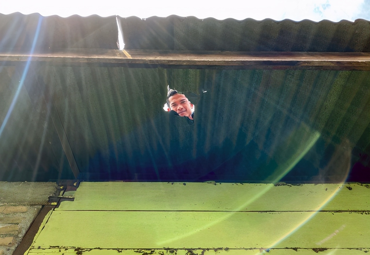 印尼男子家中捡陨石,男子捡到一夜暴富陨石