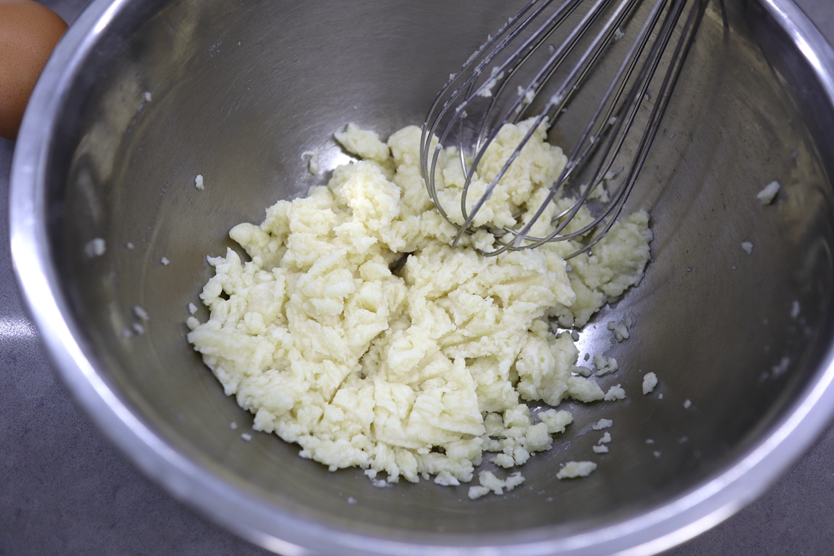 用电饭煲烤戚风蛋糕,戚风蛋糕电饭锅怎么做才松软