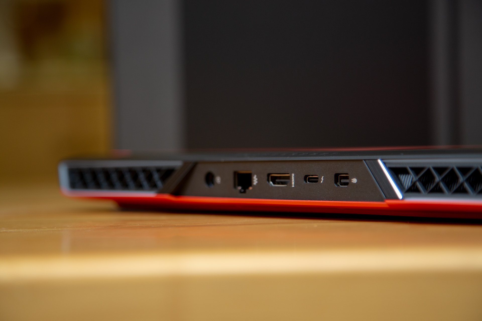 雷神zeror5800h和11800,雷神zero12700h3070ti测评